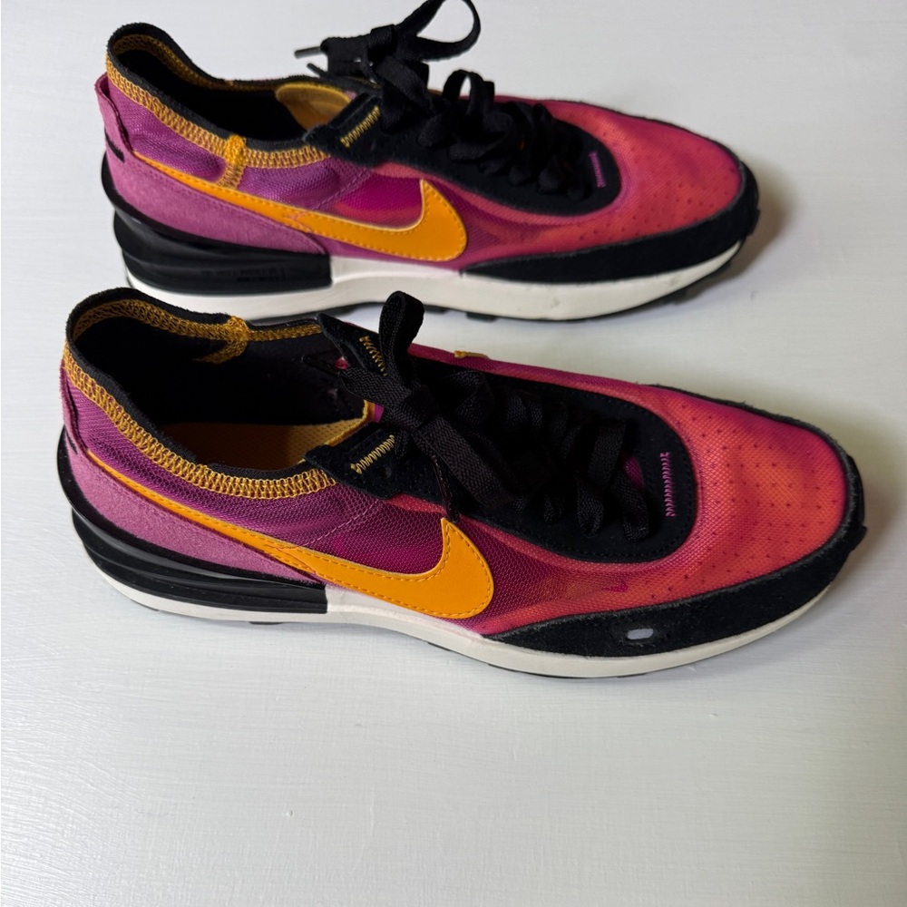 NIKE Waffle One Women’s Sz 7 Active Fuchsia University Gold DC2533-600